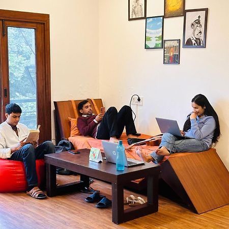 A Sleepy Fox Hostel Yeni Delhi Dış mekan fotoğraf