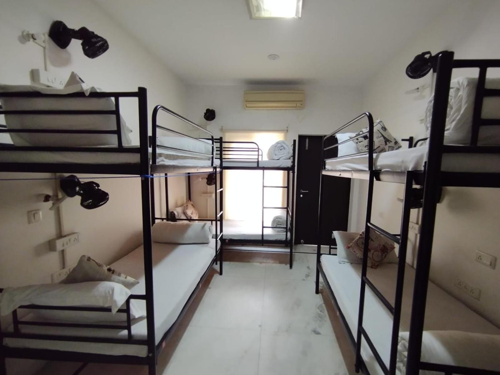 A Sleepy Fox Hostel Yeni Delhi Dış mekan fotoğraf