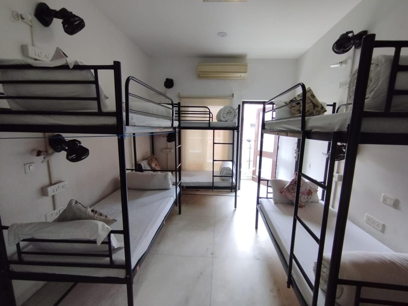 A Sleepy Fox Hostel Yeni Delhi Dış mekan fotoğraf