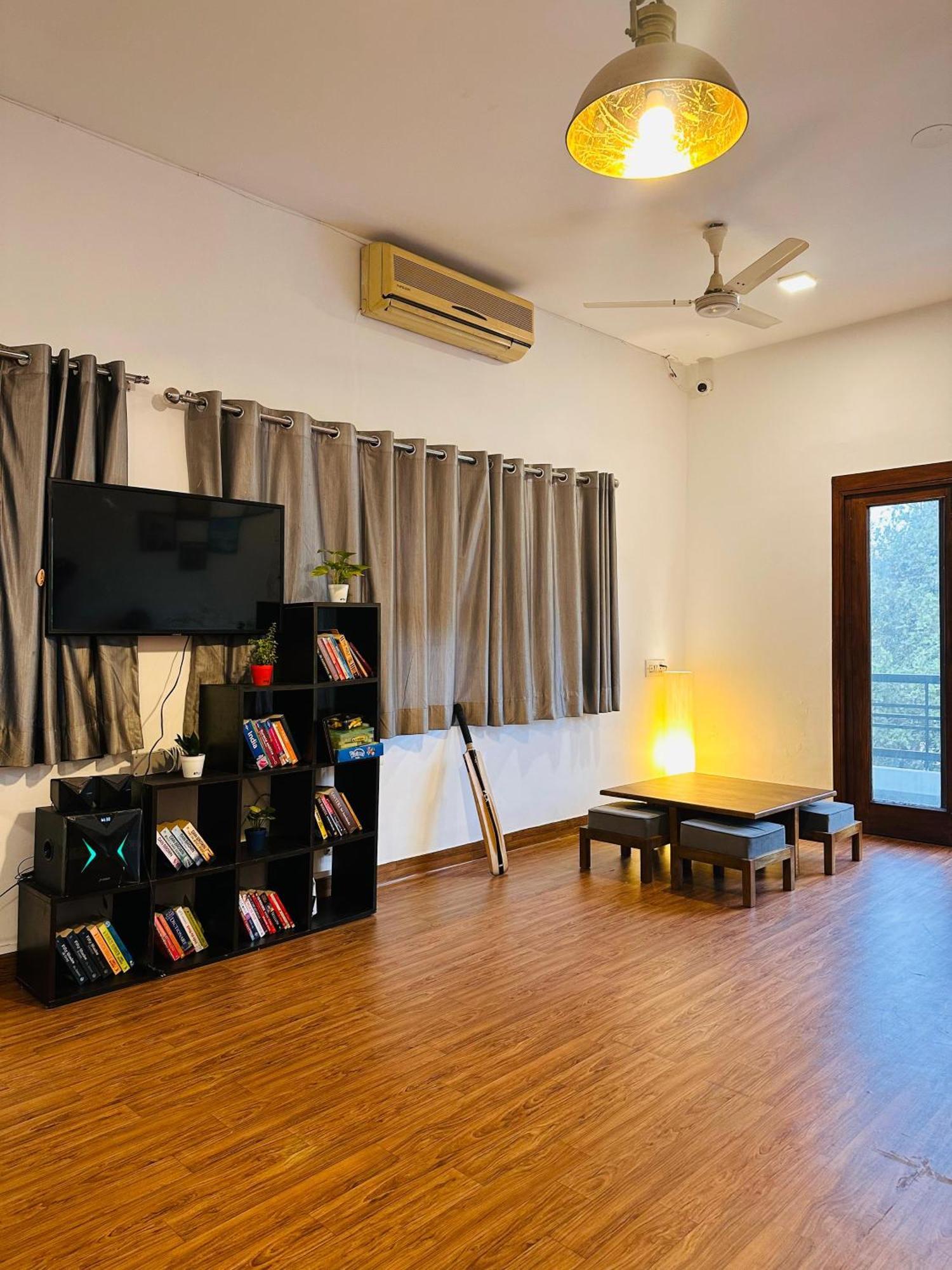 A Sleepy Fox Hostel Yeni Delhi Dış mekan fotoğraf