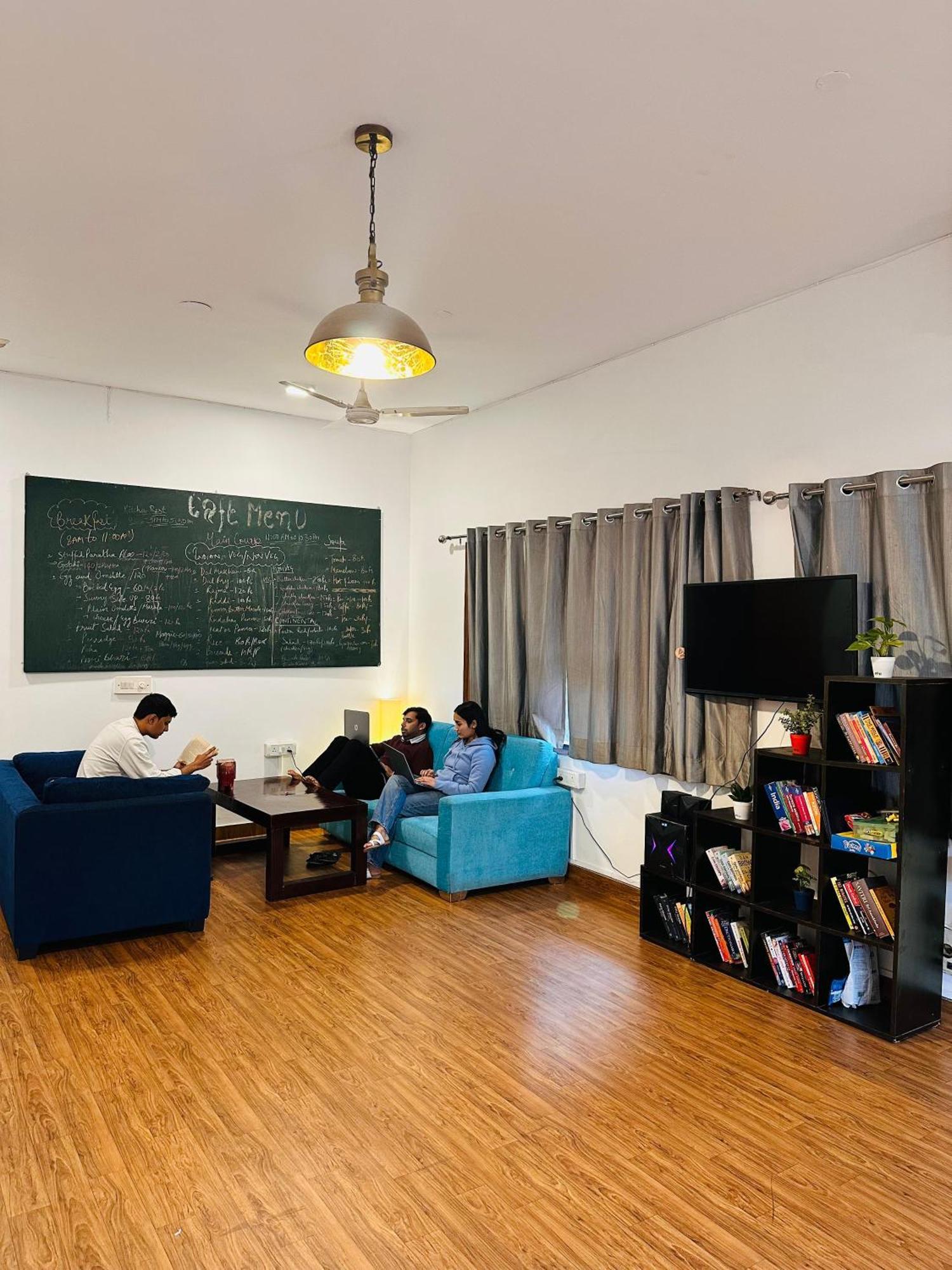 A Sleepy Fox Hostel Yeni Delhi Dış mekan fotoğraf