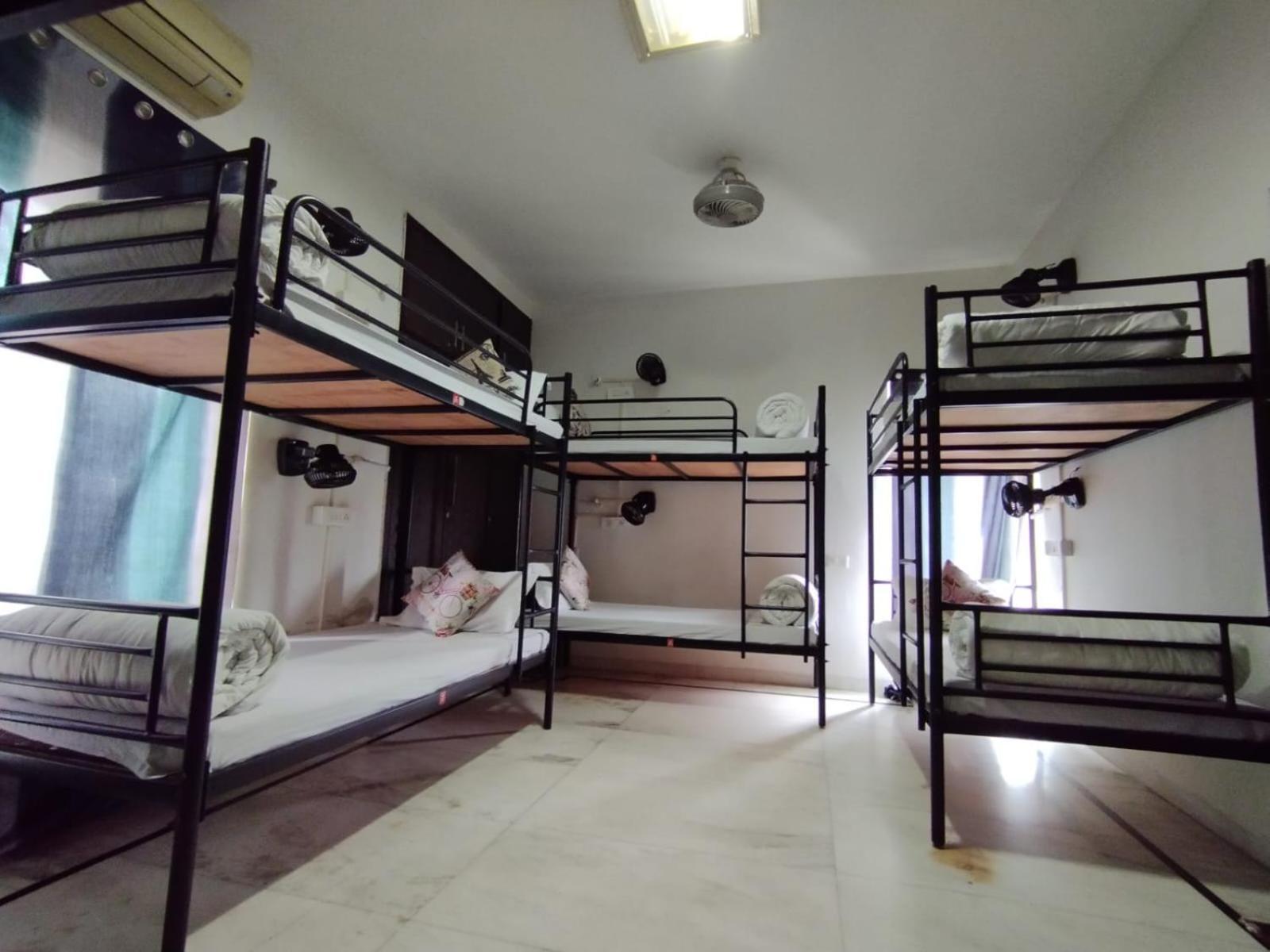 A Sleepy Fox Hostel Yeni Delhi Dış mekan fotoğraf