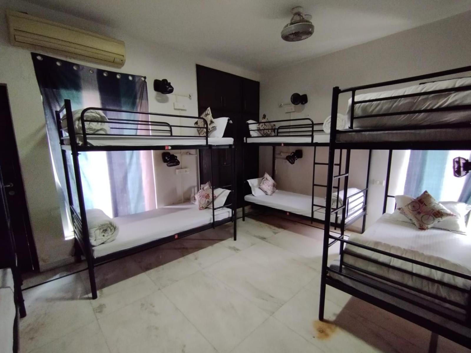 A Sleepy Fox Hostel Yeni Delhi Dış mekan fotoğraf
