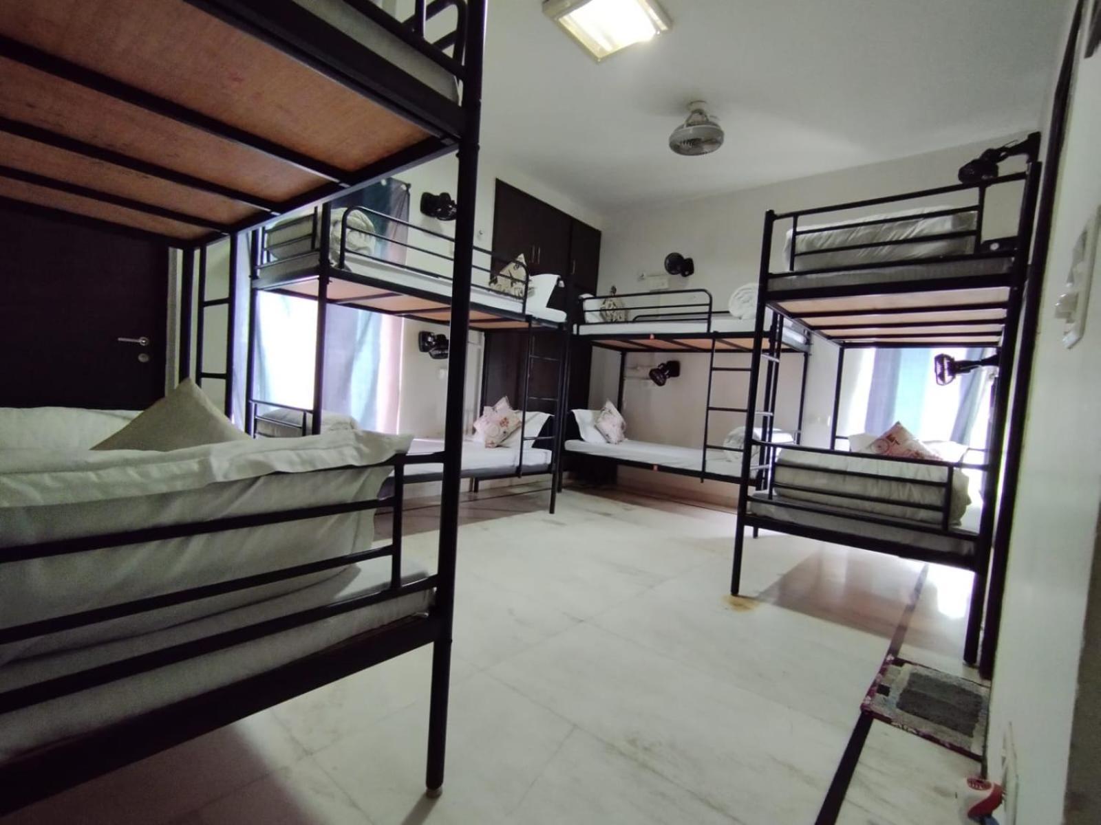 A Sleepy Fox Hostel Yeni Delhi Dış mekan fotoğraf
